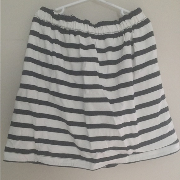 🍁NWOT-Reversible skirt - Picture 2 of 3